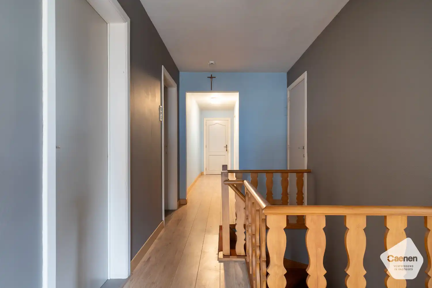 Uitzonderlijk ruime eigendom met wonen en werken onder één dak foto 7