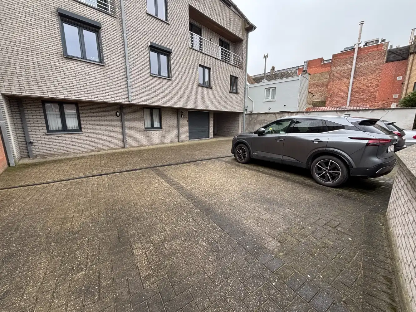 Parkeerplaats op zeer centrale ligging foto 5