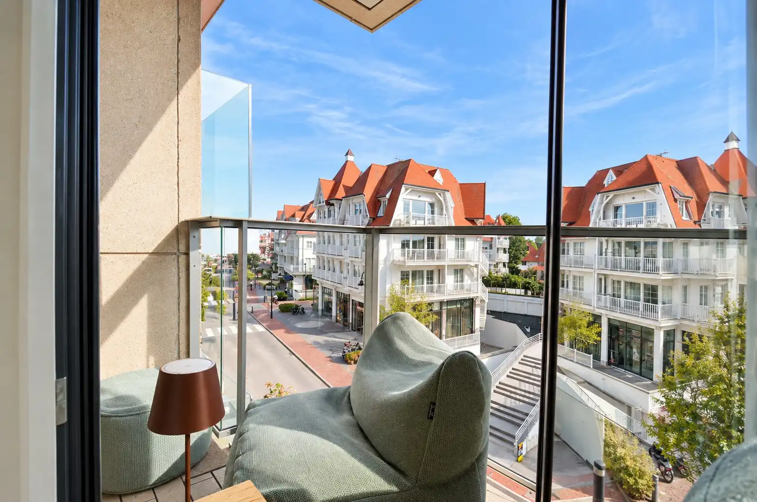 Zeer lichtrijk en instapklaar zuidgericht appartement met open zicht. foto 12