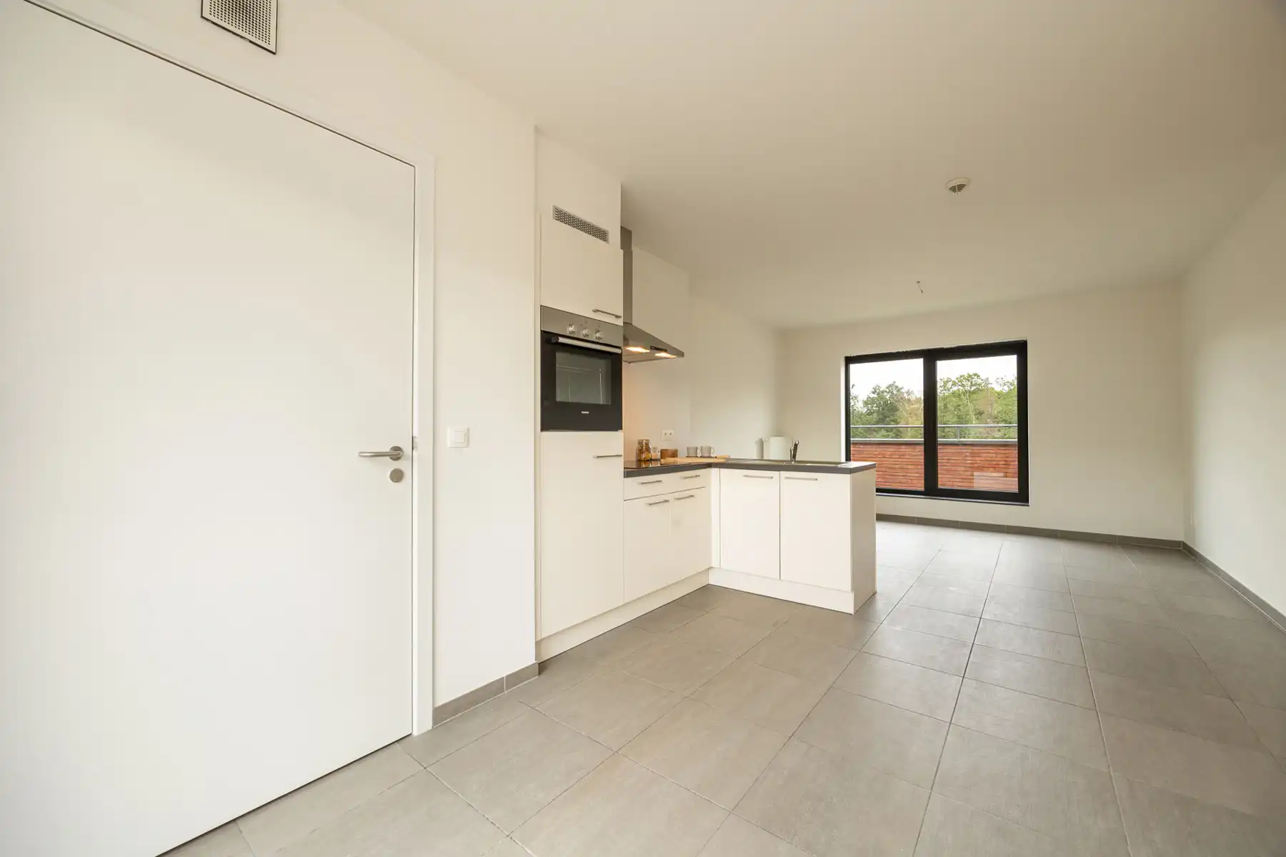 ASSISTENTIEWONING MET 1 SLK, VEEL PRIVACY EN TERRAS TE GENK foto 10
