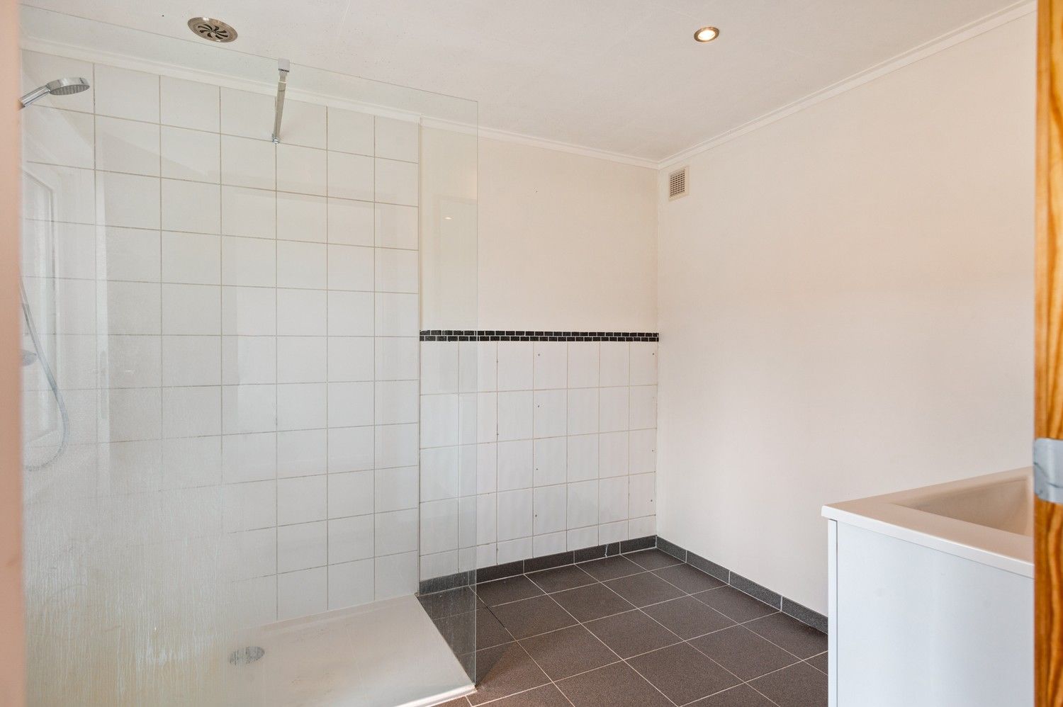 Huis met 2 slaapkamers en terras in Deurne! foto 12
