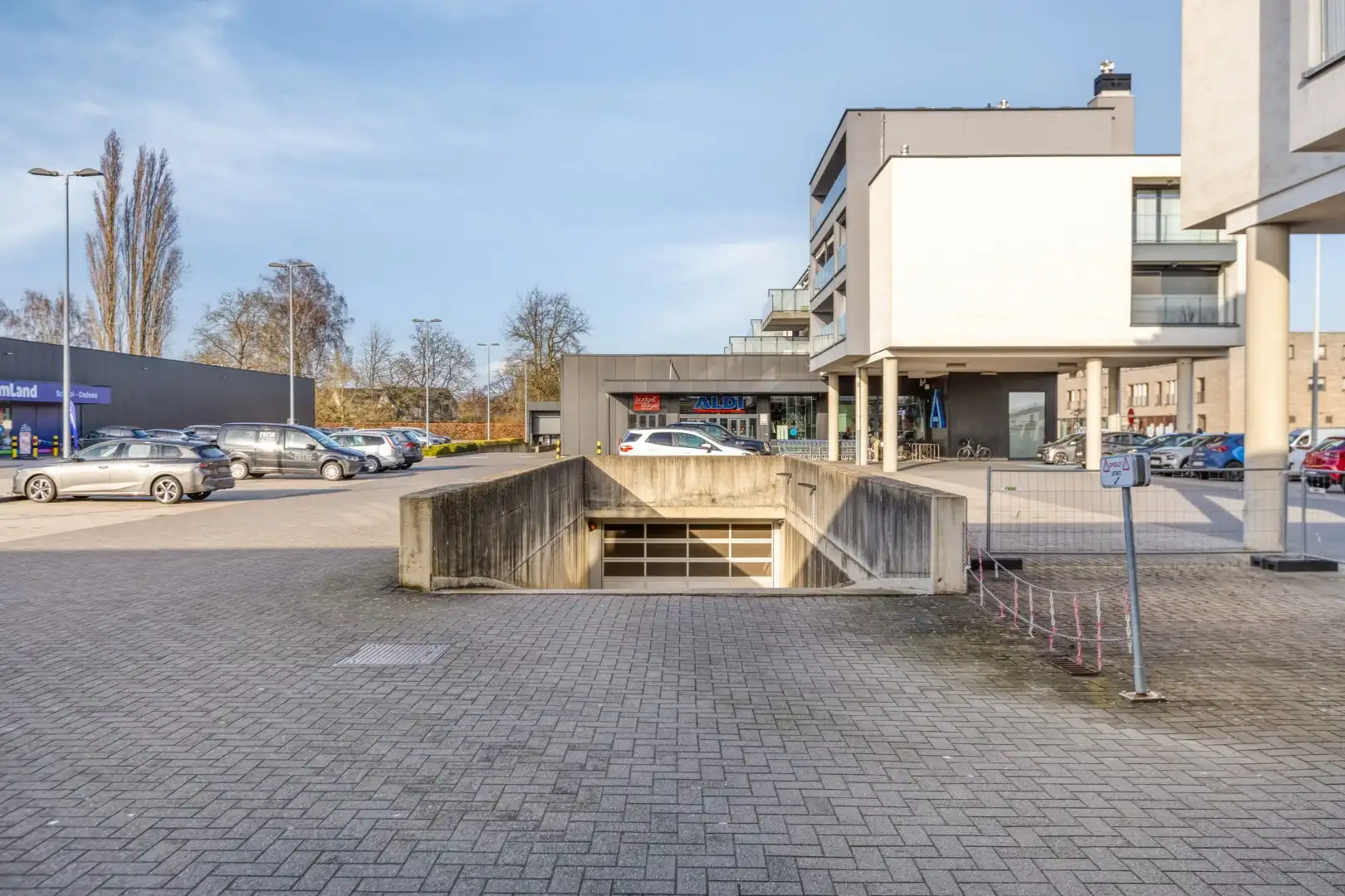 LICHTRIJK APP. VAN 90M² MET 2 SLPK., TERRAS en AUTOSTANDPLAATS OP TOPLOCATIE in BILZEN-HOESELT! foto 23