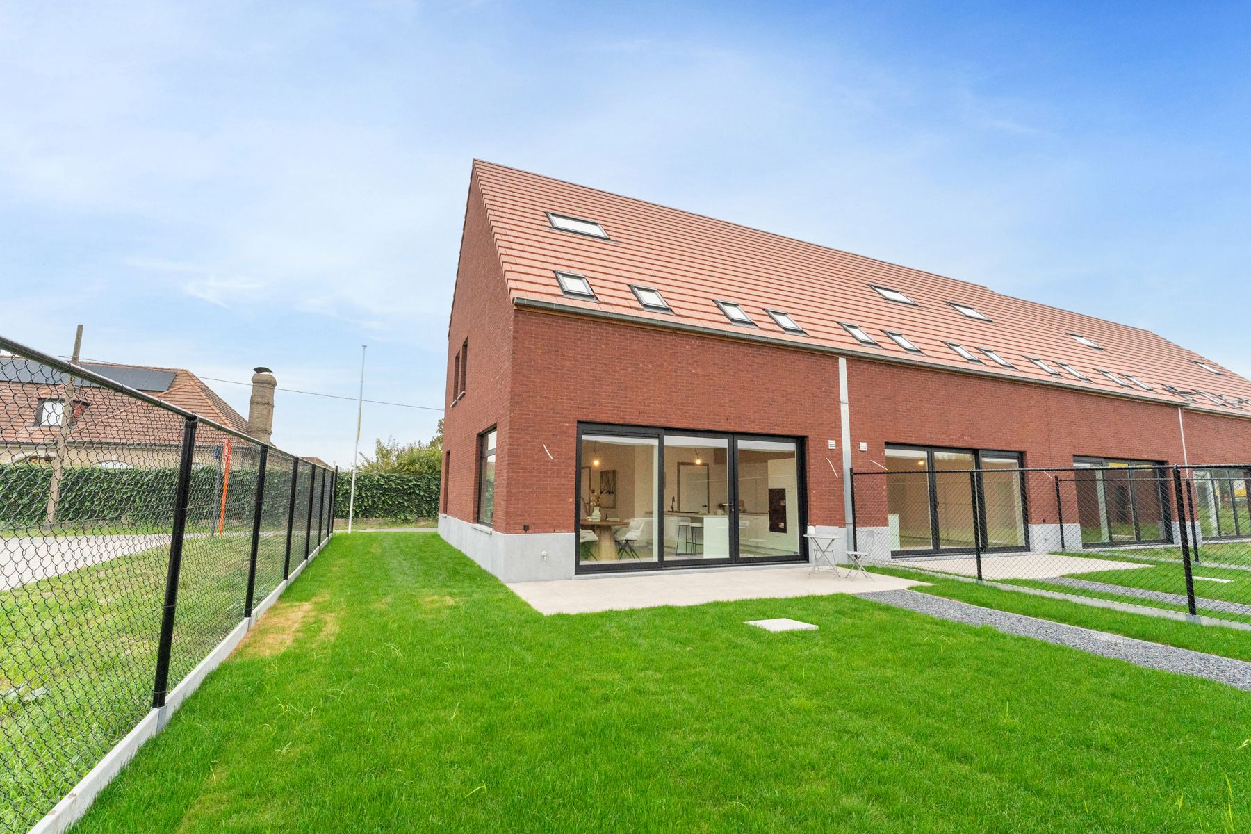 Halfopen nieuwbouwwoning foto 12