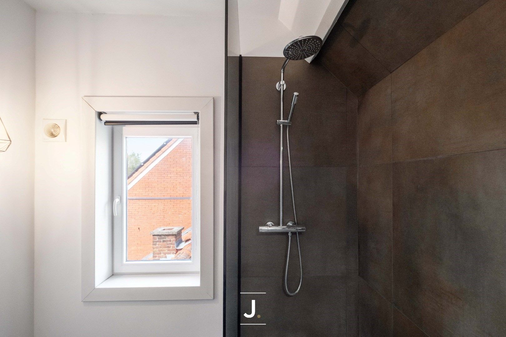 Instapklare gezinswoning met vier slaapkamers, zonnige tuin, grote garage en tal van extra’s – volledig gerenoveerd in 2019 foto 20