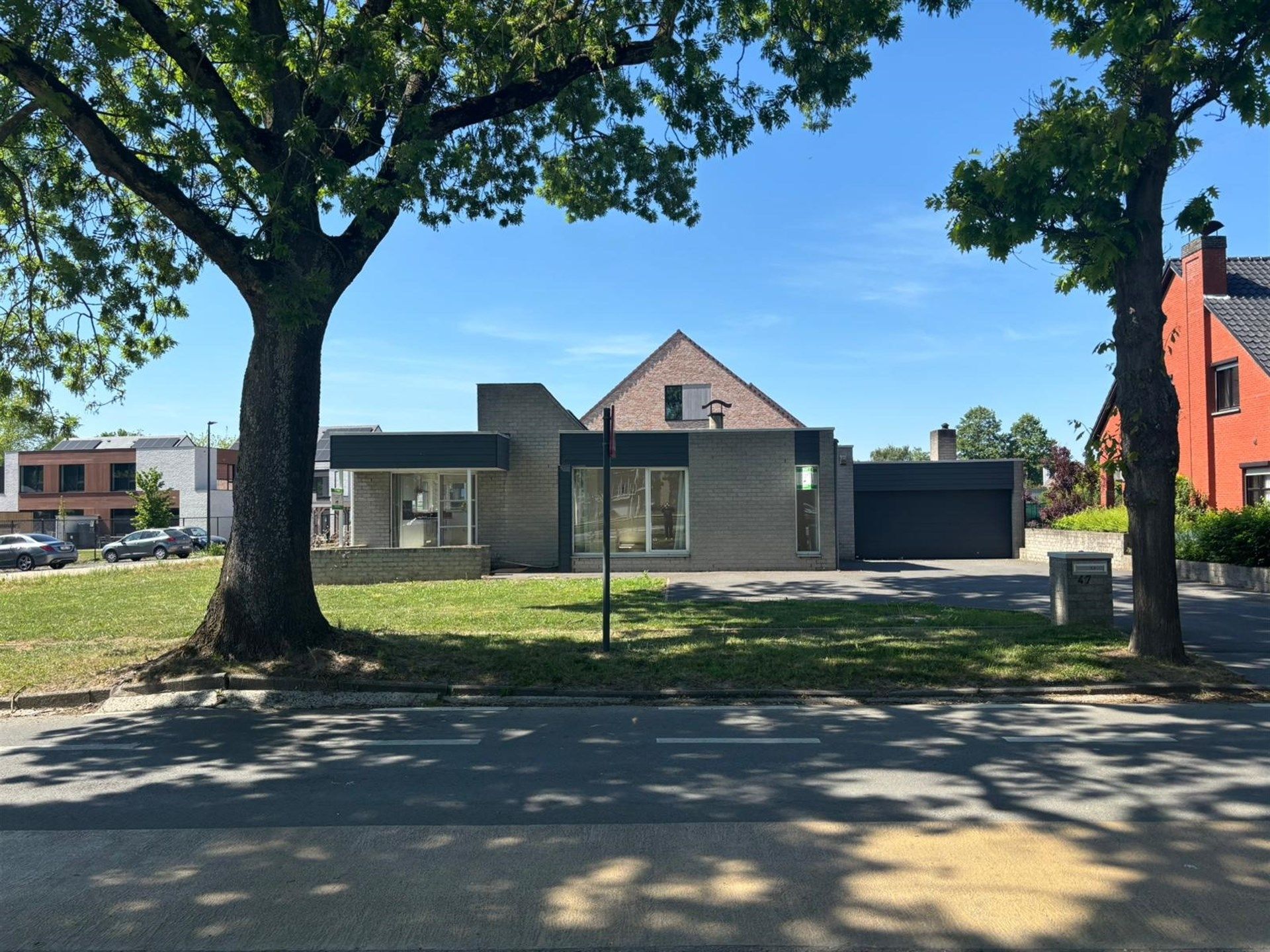 Ruime bungalow met twee slaapkamers en grote tuin foto {{pictureIndex}}