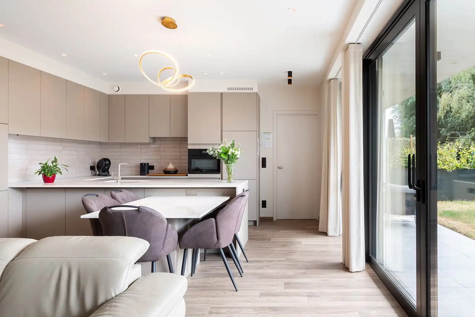 Stijlvol nieuwbouwappartement in idyllisch binnengebied foto 10