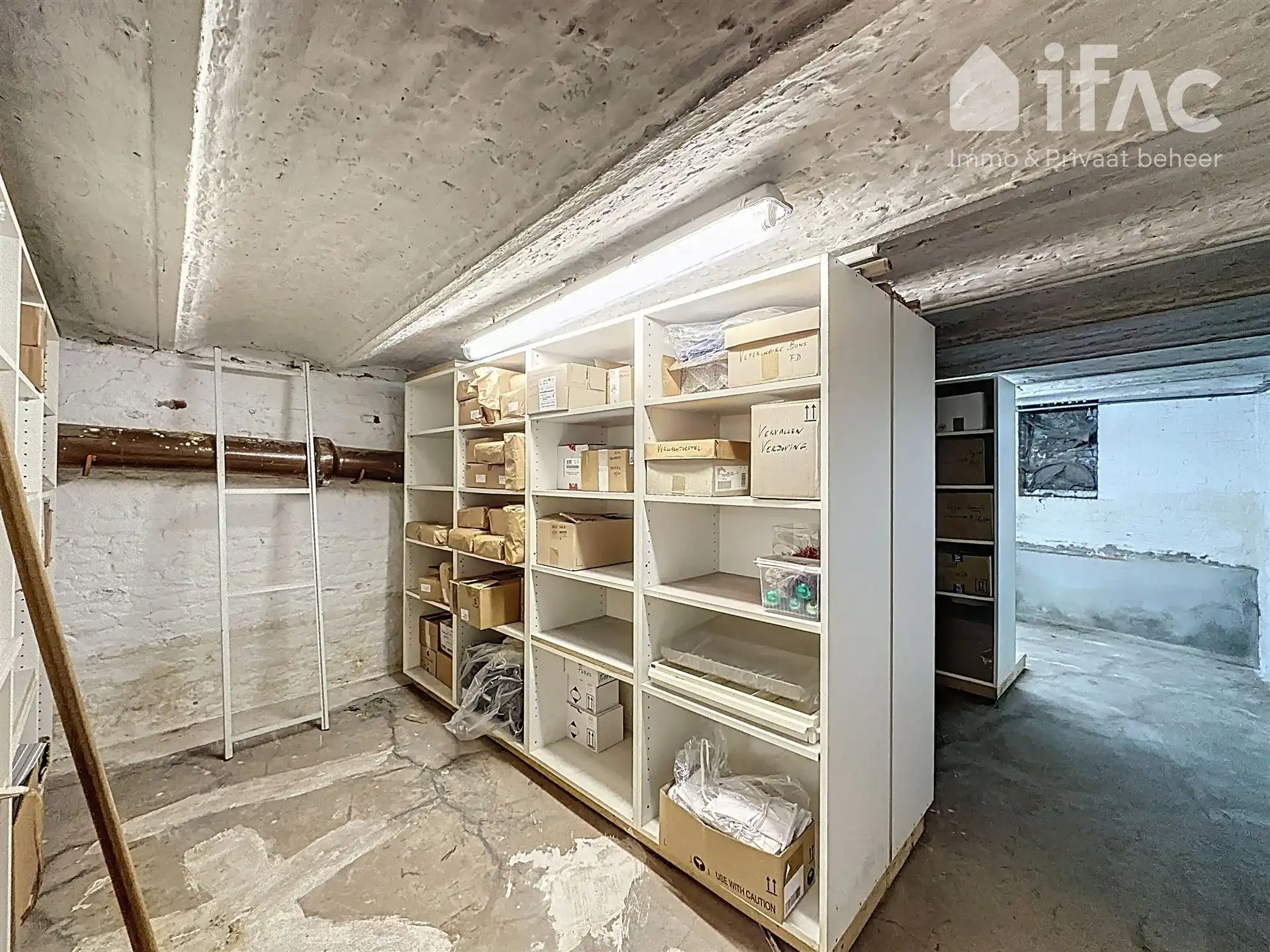 Ruim handelspand pal in het centrum foto 12