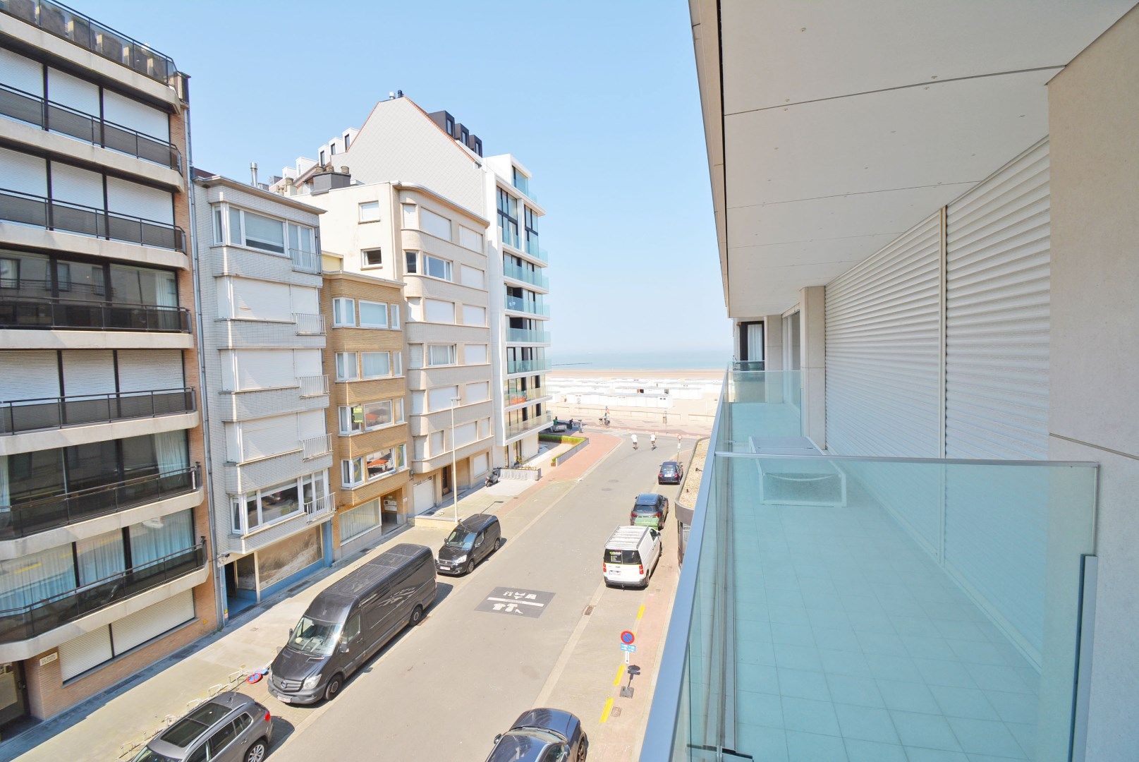 Ruim  appartement met zonnig terras en goede zijdelings zeezicht aan Albertstrand foto 1