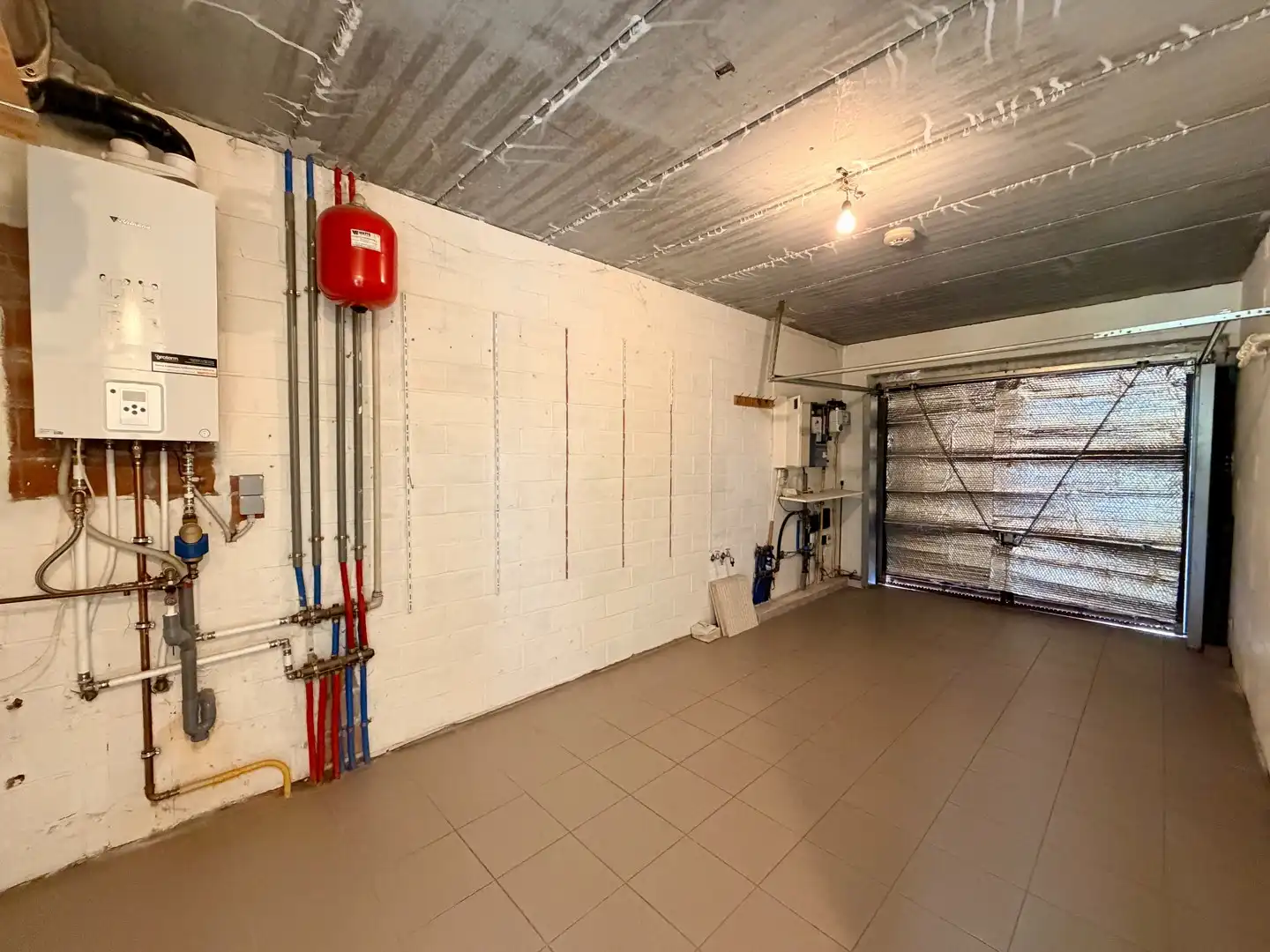 Instapklare woning met 3 slaapkamers, terras, tuin en garage te Brugge! foto 4