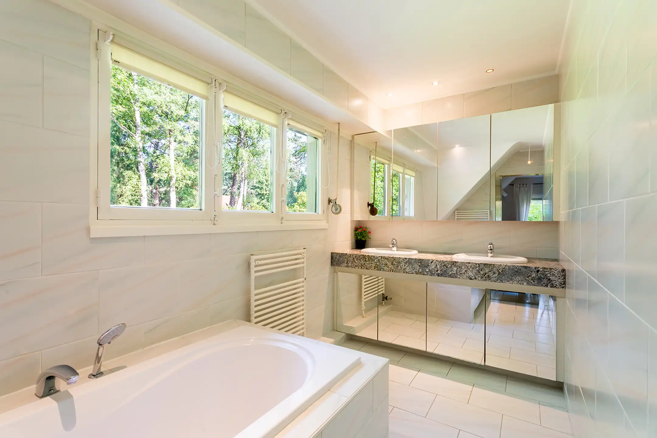 Charmante klasse-villa met rieten dak in bosrijke omgeving foto 31