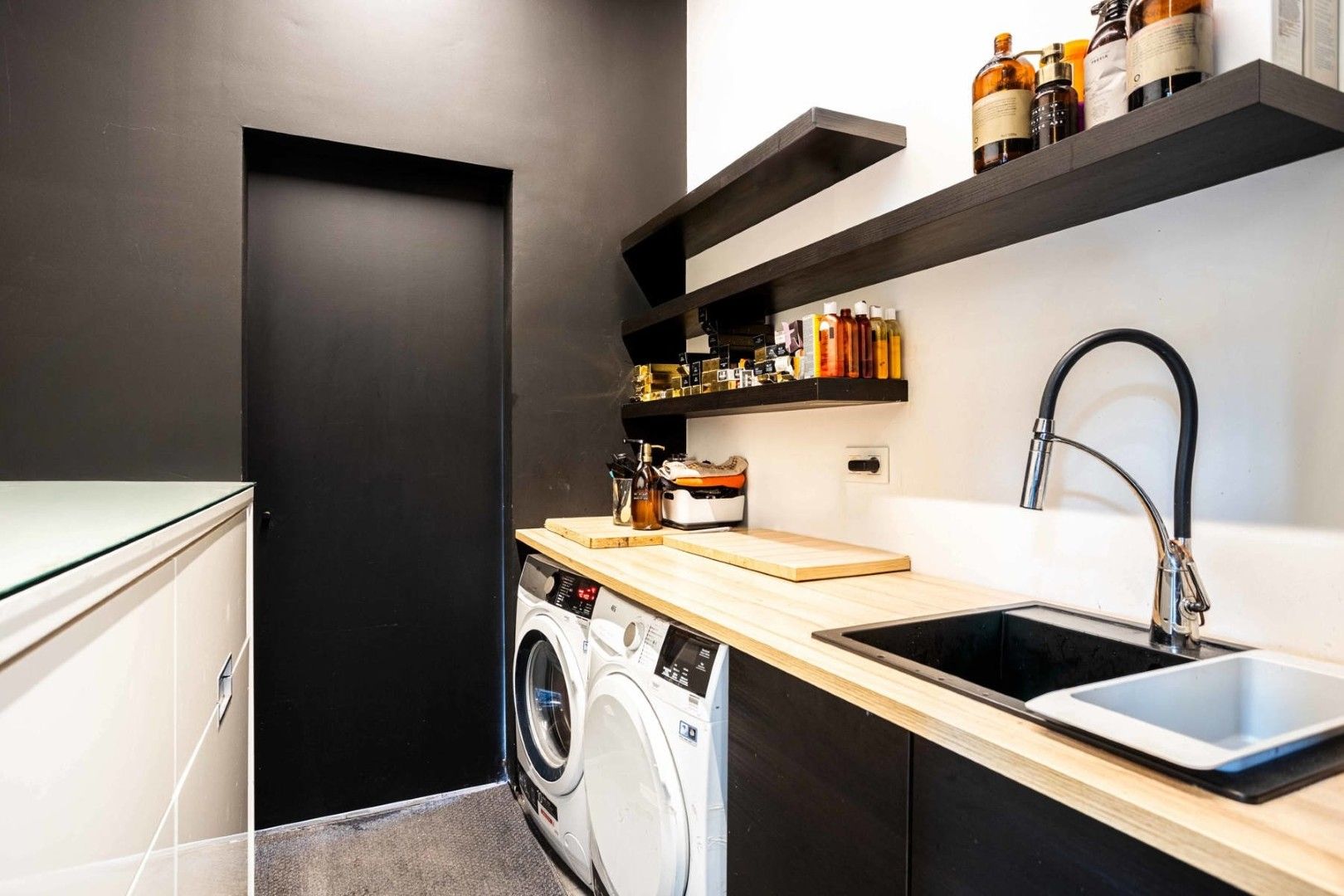 HIGH-END HANDELSRUIMTE OF KANTOOR MET GARAGE foto 22