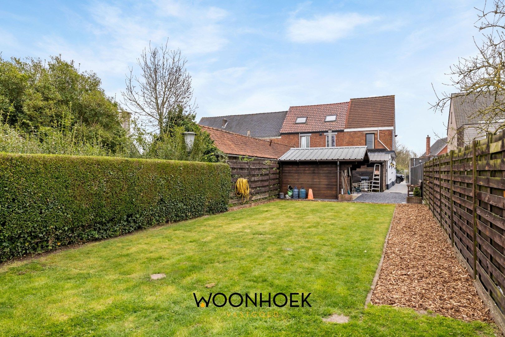 3-slpk halfopen bebouwing met zij-ingang in residentiële buurt te Lokeren.  foto 4