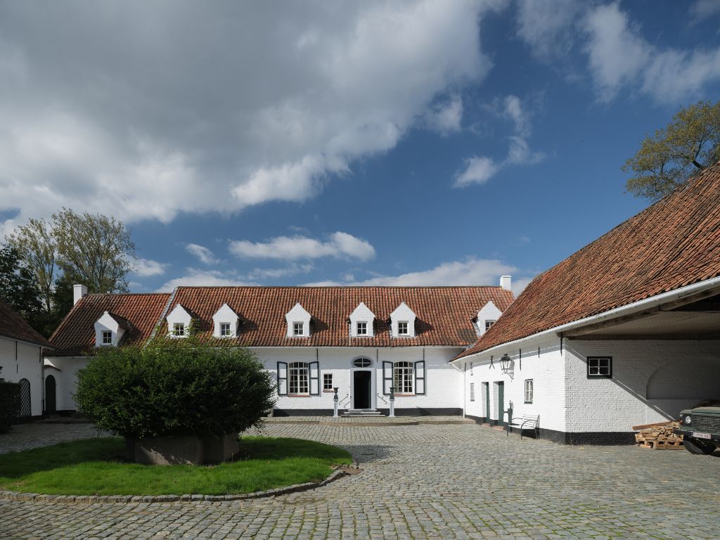 Authentieke vierkantshoeve in idyllische groene omgeving, centraal gelegen tussen Gent en Oudenaarde. foto 2