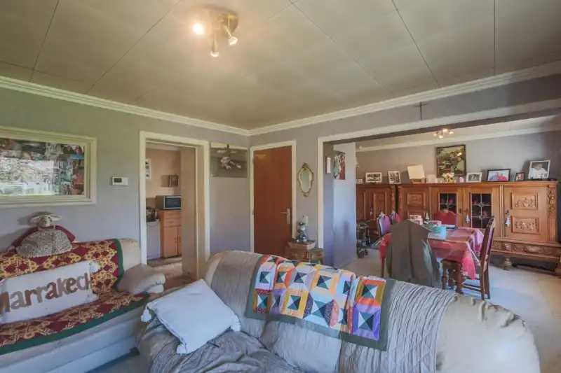 Landelijk gelegen, volledig te renoveren halfopen woning op 1823m². foto 9