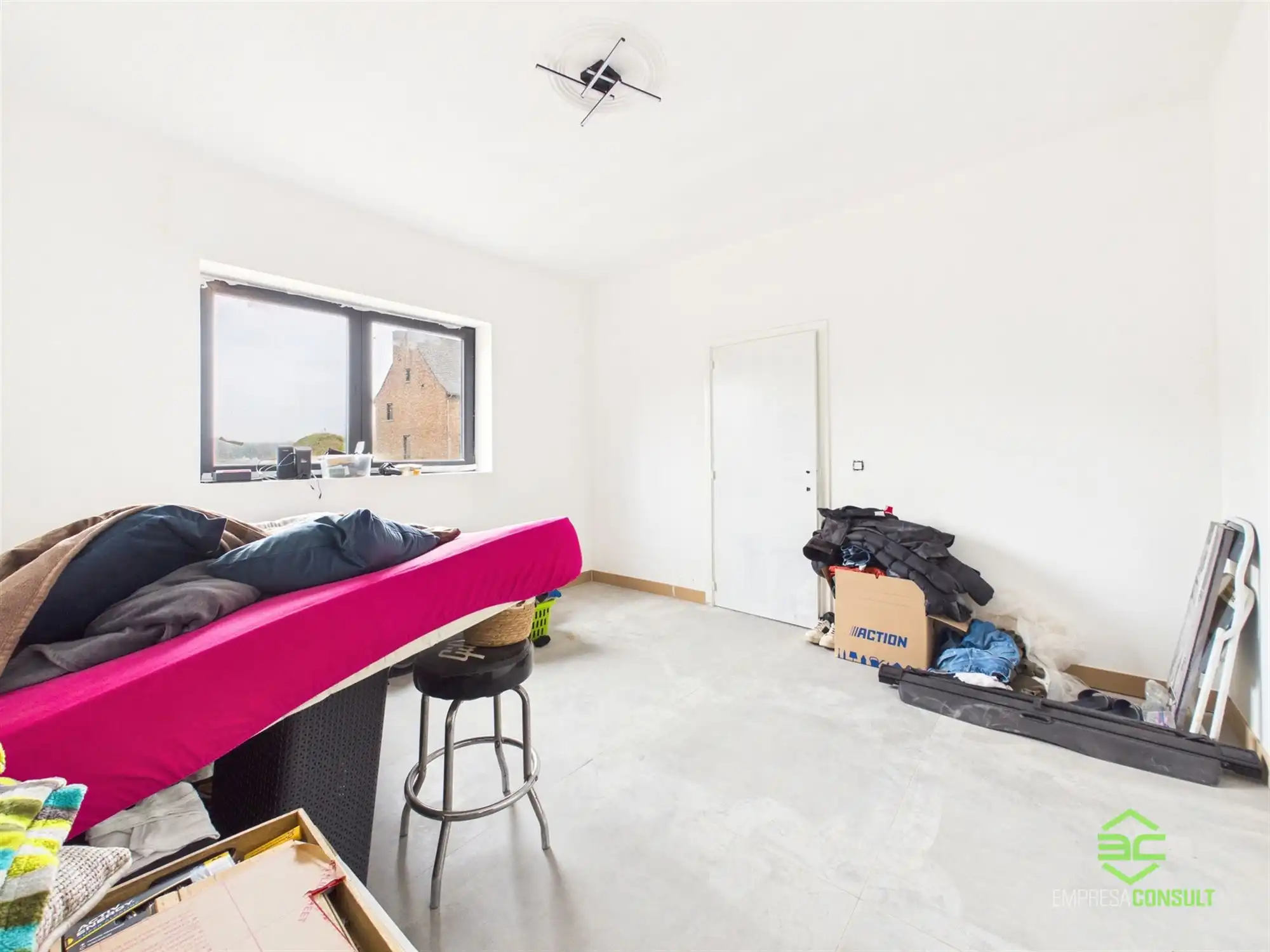 Deels gerenoveerde gezinswoning met 4 slpk op 8a84ca! foto 8