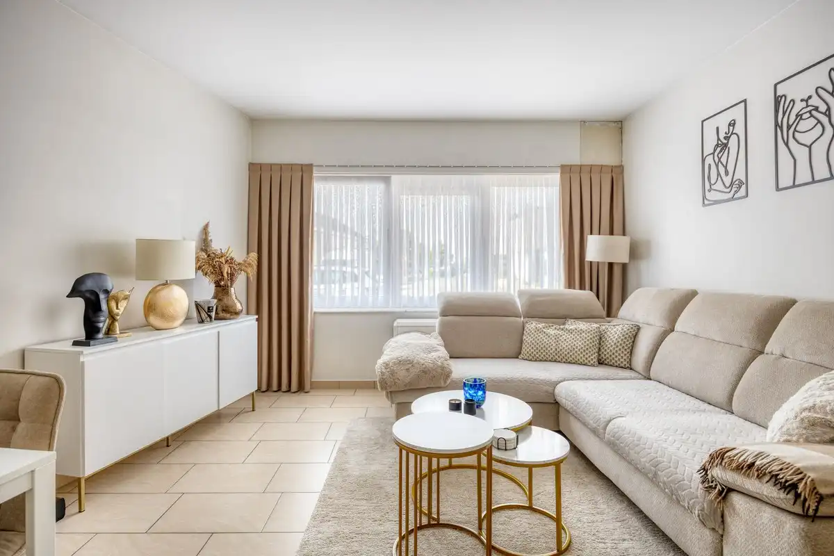 Gelijjkvloers appartement met 1 slaapkamer en staanplaats. foto 2