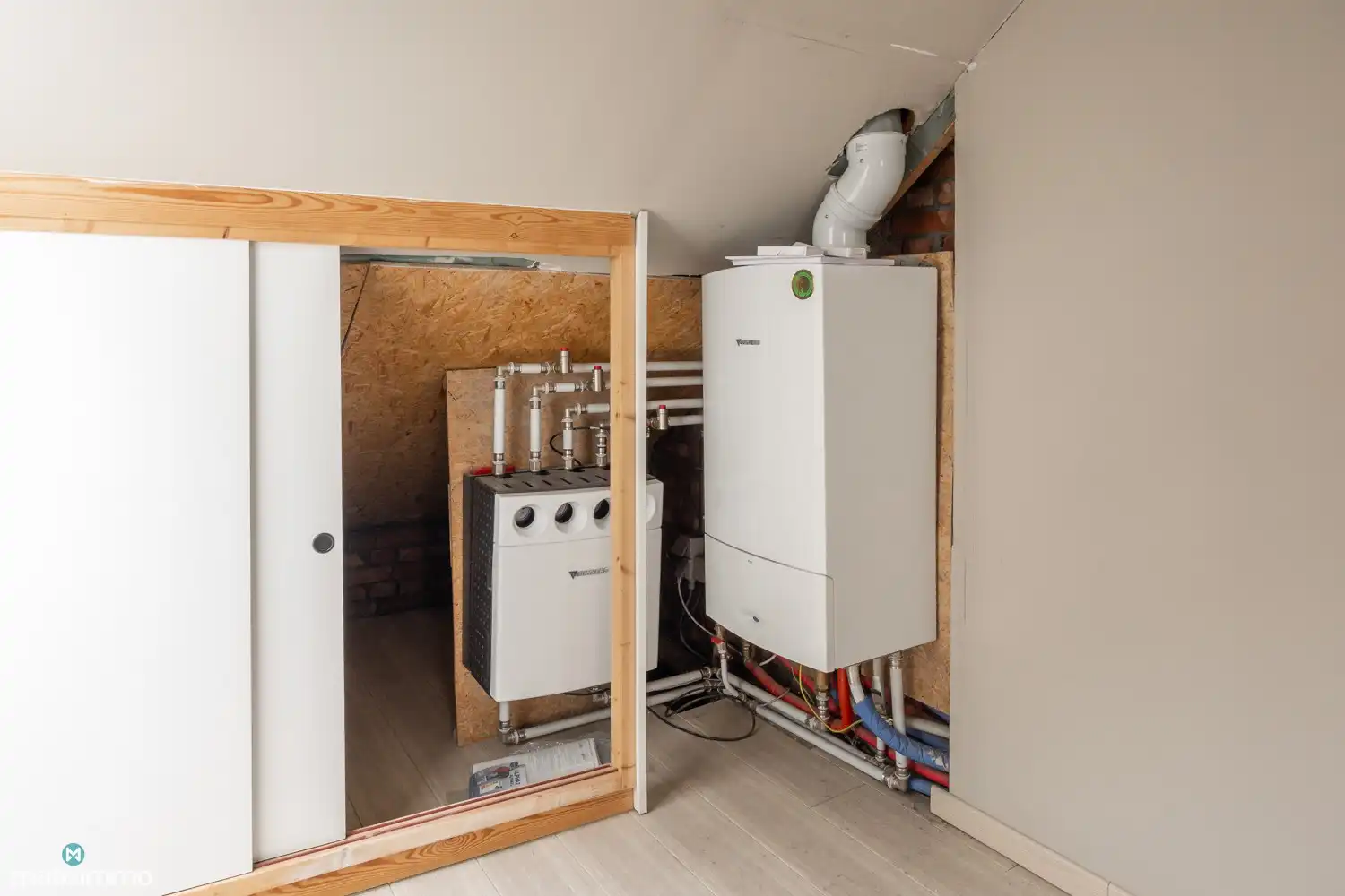 GERENOVEERDE HALFOPEN BEBOUWING MET 2 SLAAPKAMERS OP WANDELAFSTAND VAN HET CENTRUM VAN HASSELT foto 19