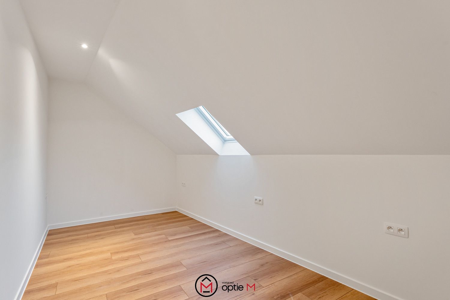 Volledig gerenoveerde woning met 4 slaapkamers en 2 badkamers in Hasselt foto 24