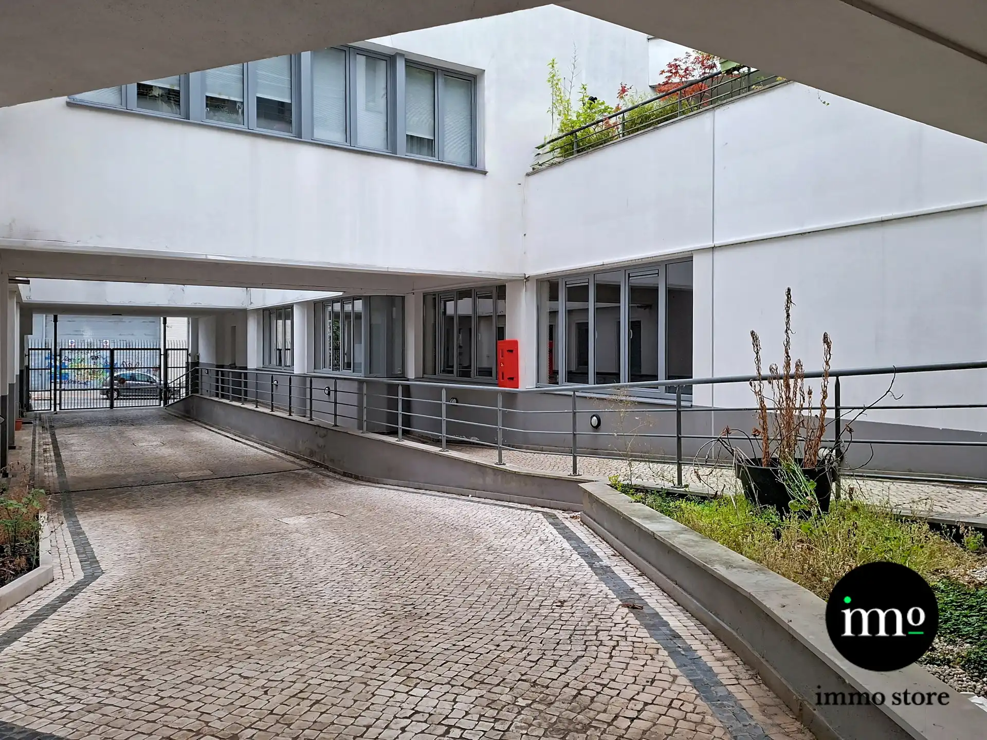 Instapklaar duplex-bureau met 4 parkeerplaatsen foto 2