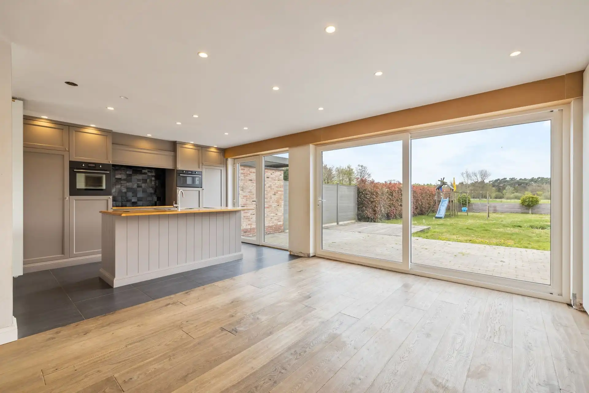 Recente gezinswoning op een uitstekende locatie in Sint-Gillis-Waas foto 7