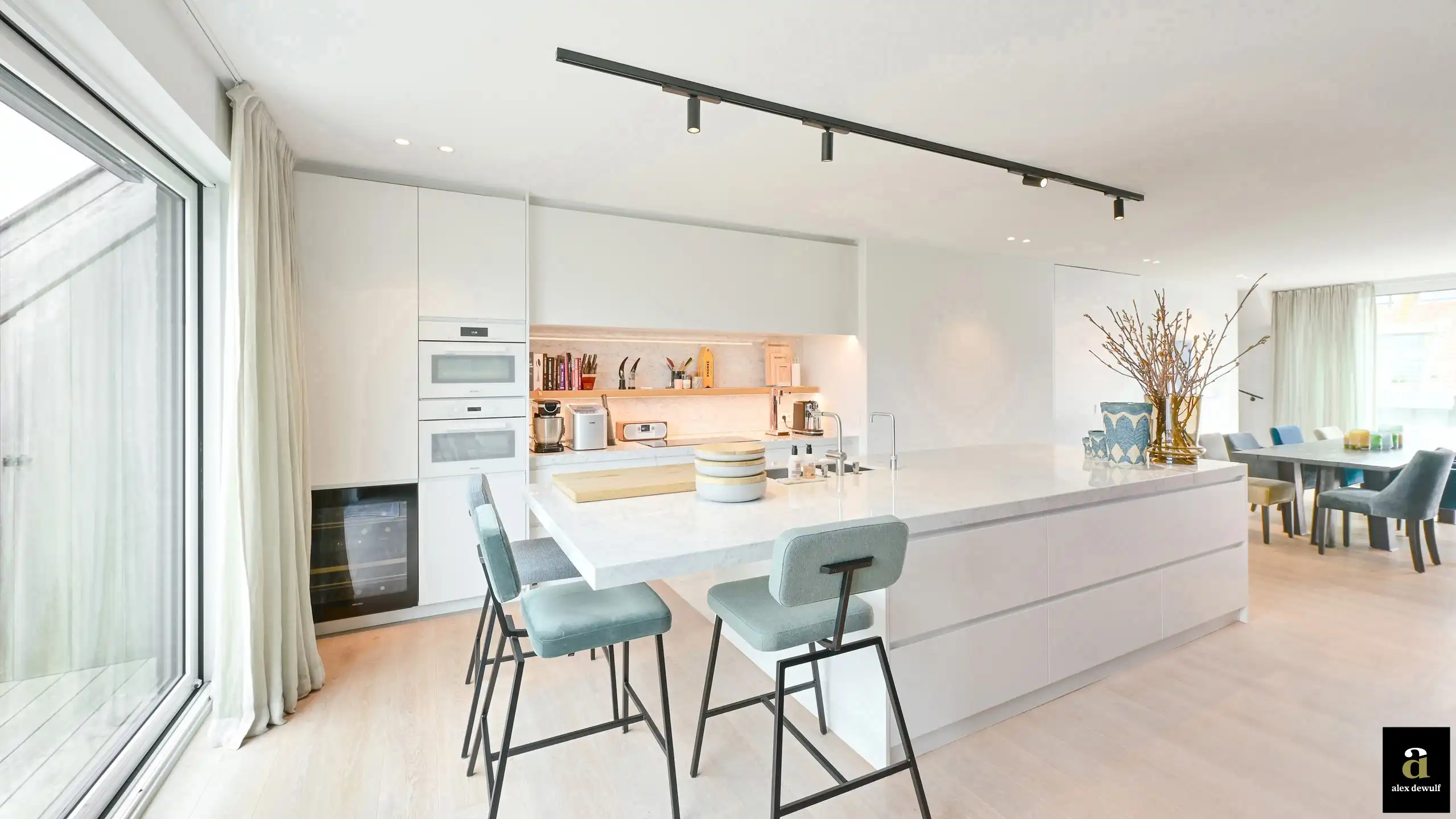 Licht en modern duplexappartement, gelegen vlakbij Zeedijk en Rubensplein. foto 8