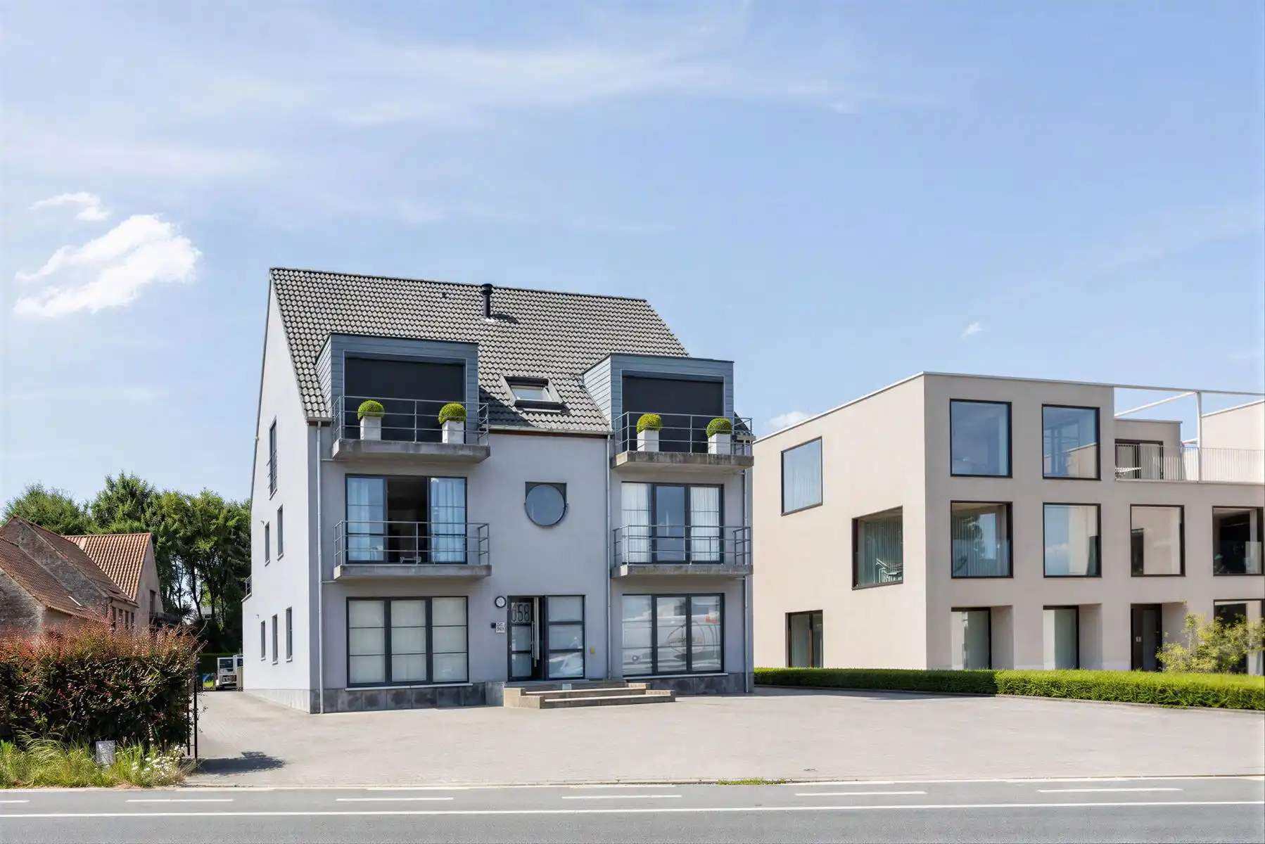 Instapklaar appartement met garage te Burst! foto {{pictureIndex}}