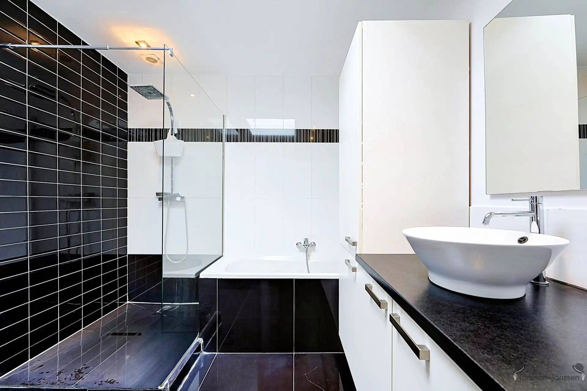 Opbrengsteigendom met ruime duplexappartement (144m²) en handelsgelijkvloers foto 26