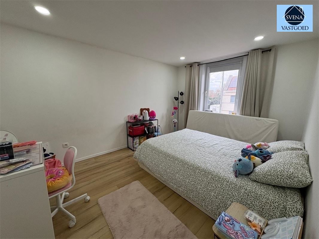 ZEER MOOIE EN EIGENTIJDSE WONING MET 4 SLAAPKAMERS foto 11