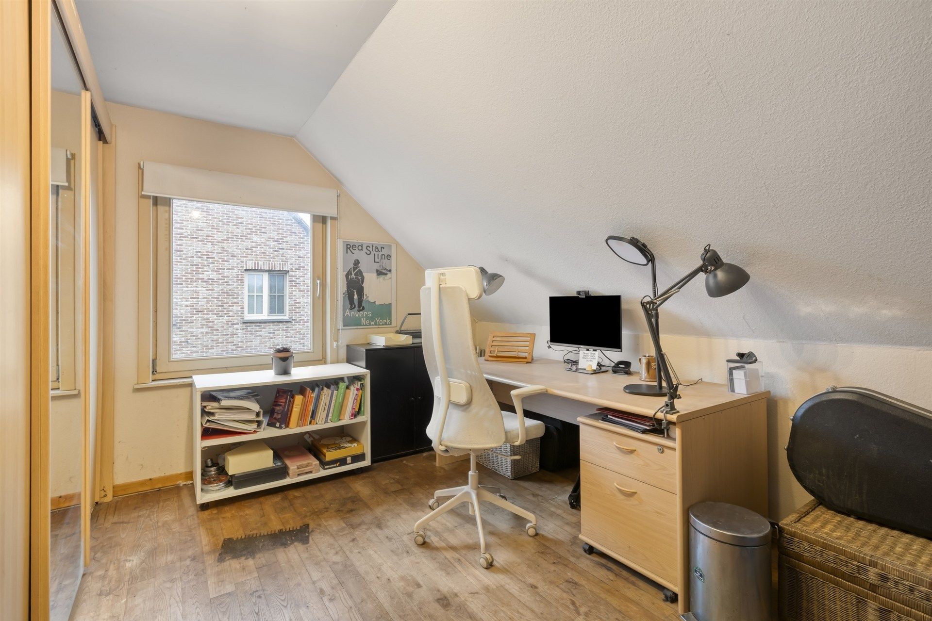 Woning met 4 slaapkamers in een rustige woonwijk foto 12