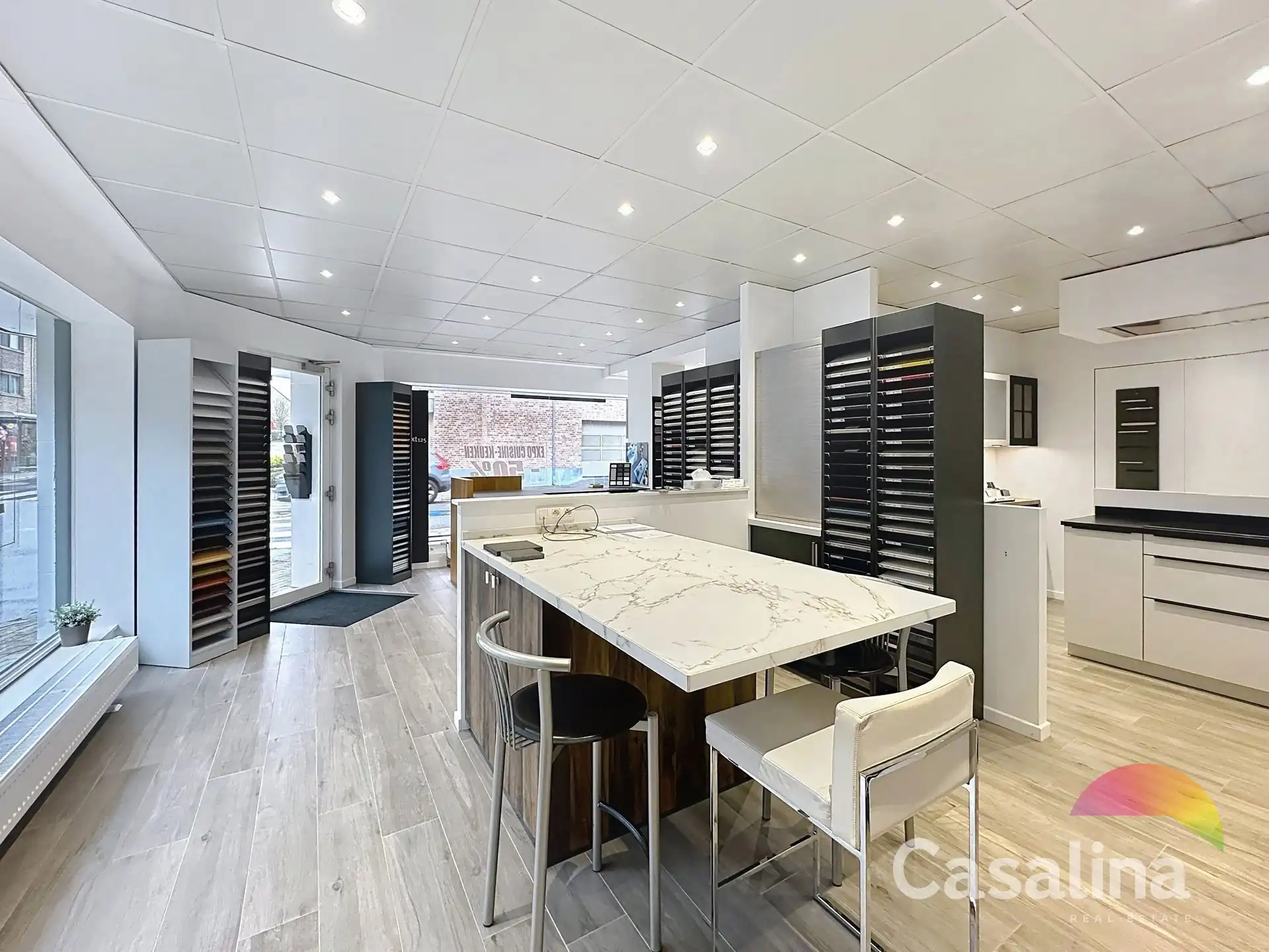 HANDELSPAND GELIJKVLOERS van +/- 95 m², centrale ligging foto 2