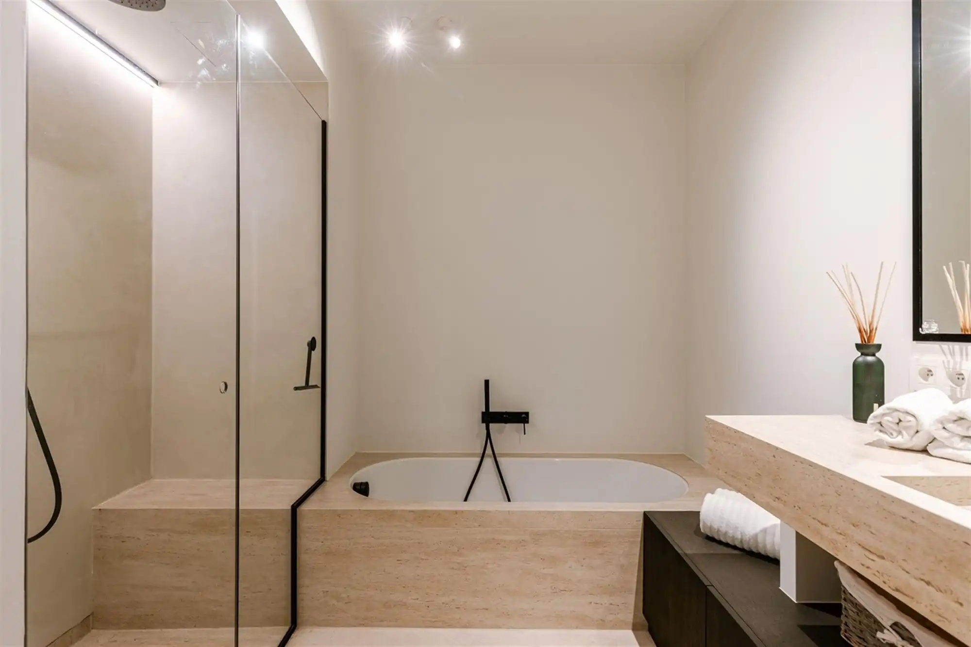 Luxueus appartement op de 22ste verdieping – Ensor Tower 1 foto 13