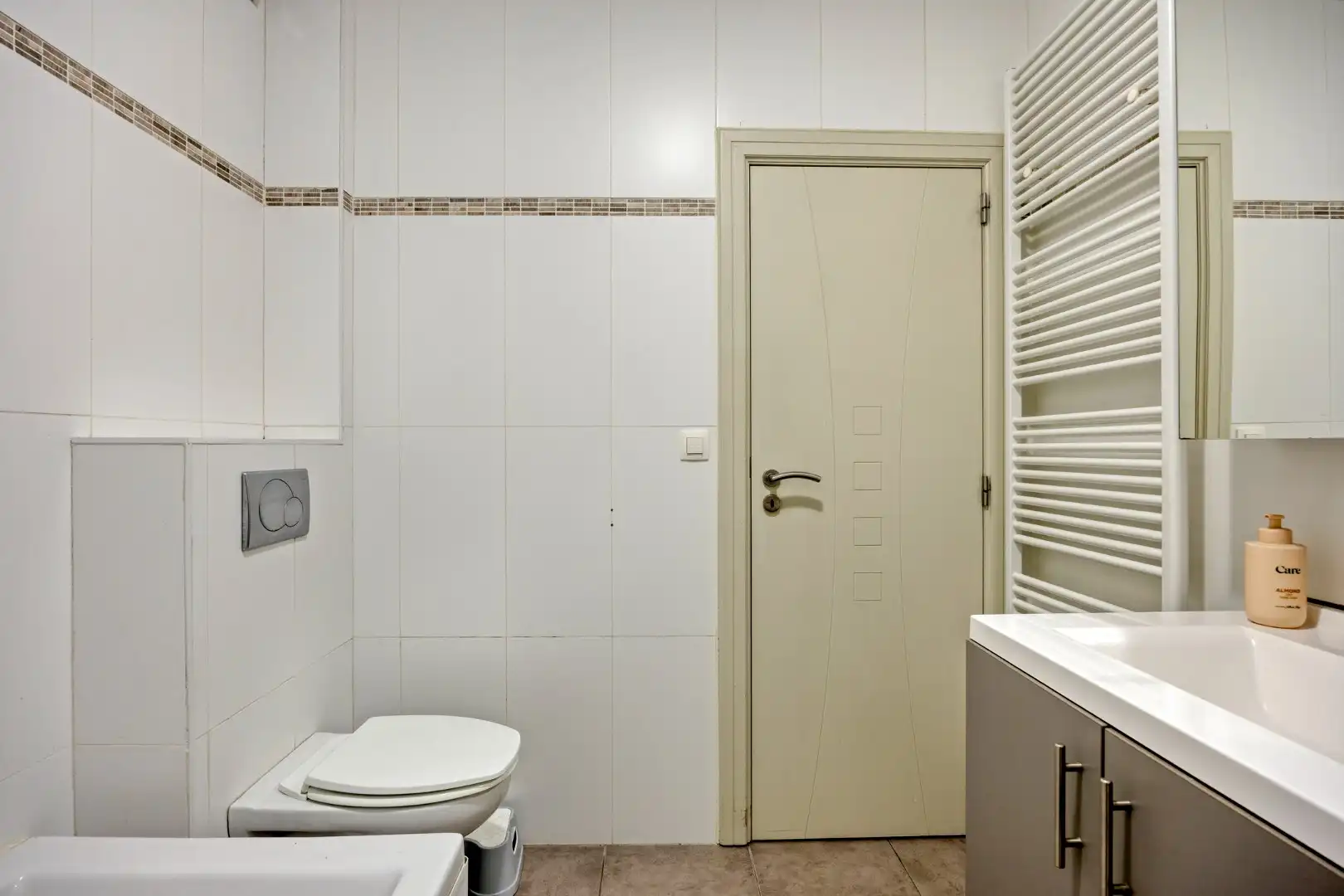 Instapklaar gelijkvloers appartement met 2 slpks en garage, rustig gelegen te OLV Olen ! foto 12