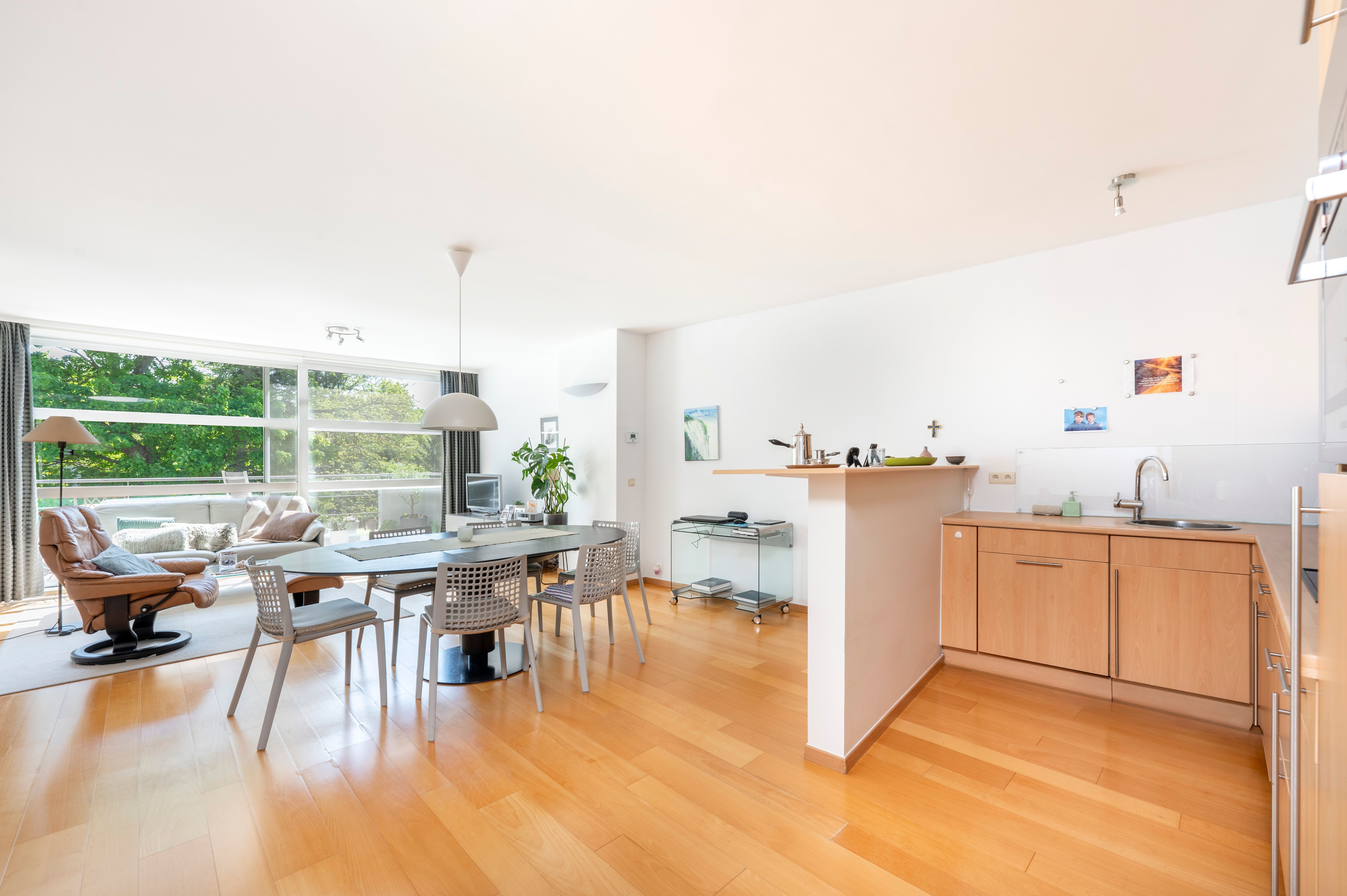 Ruim duplex appartement met prachtig zicht en garagebox te Brasschaat! foto {{pictureIndex}}