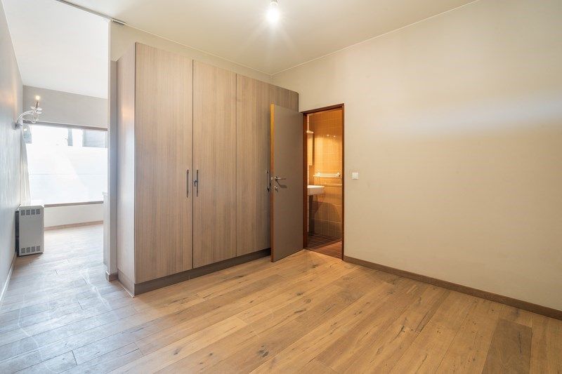 GELIJKVLOERS APPARTEMENT MET AUTOSTAANPLAATS foto 6