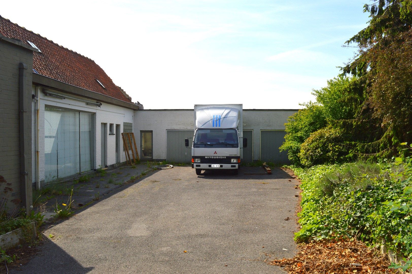 Te renoveren of herbouwen woonst met commerciële functie én aanliggende weidegrond foto 3