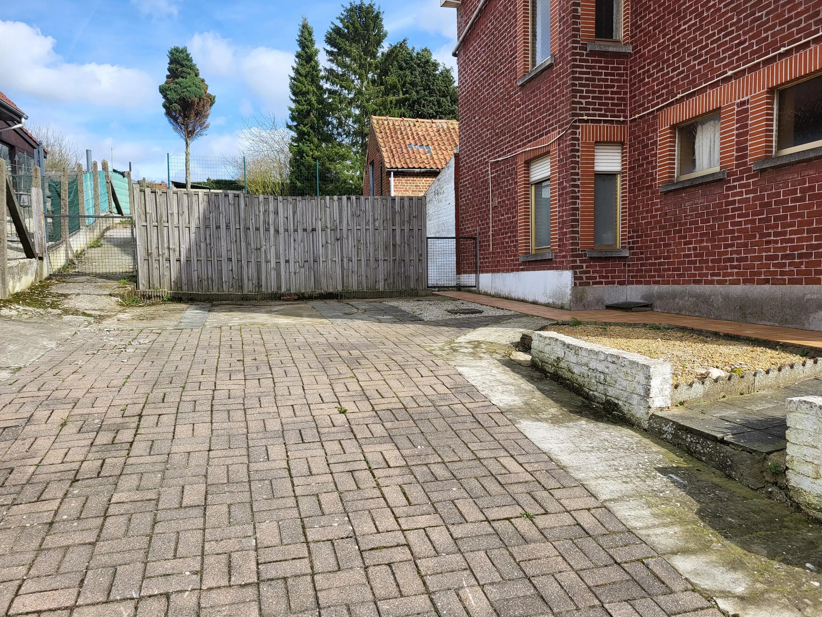 Te renoveren woning met veel charme en ruime tuin op 671 m².  foto 32