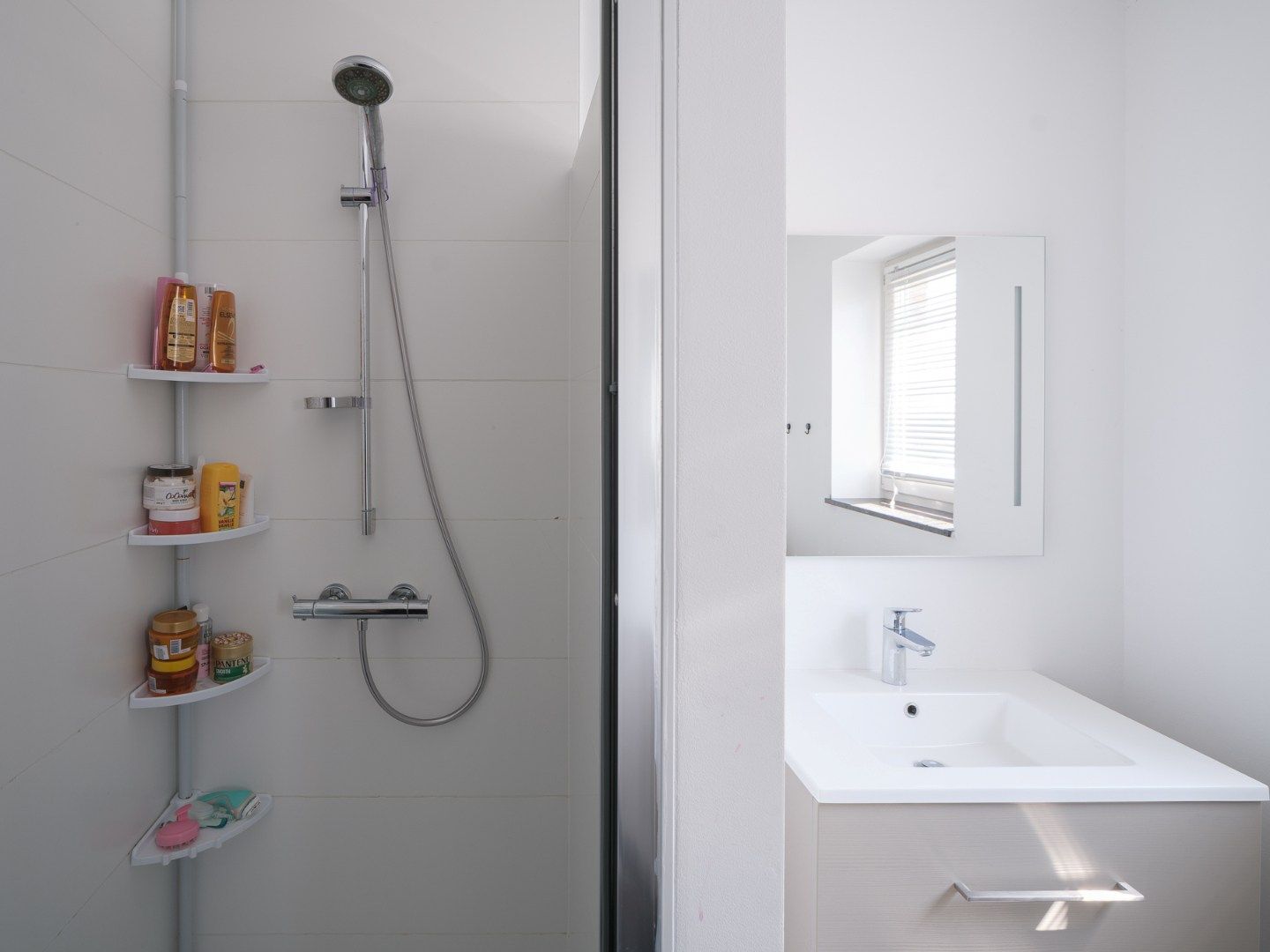 Exclusief wonen in rust en comfort – instapklare villa met zwembad in doodlopende straat foto 26