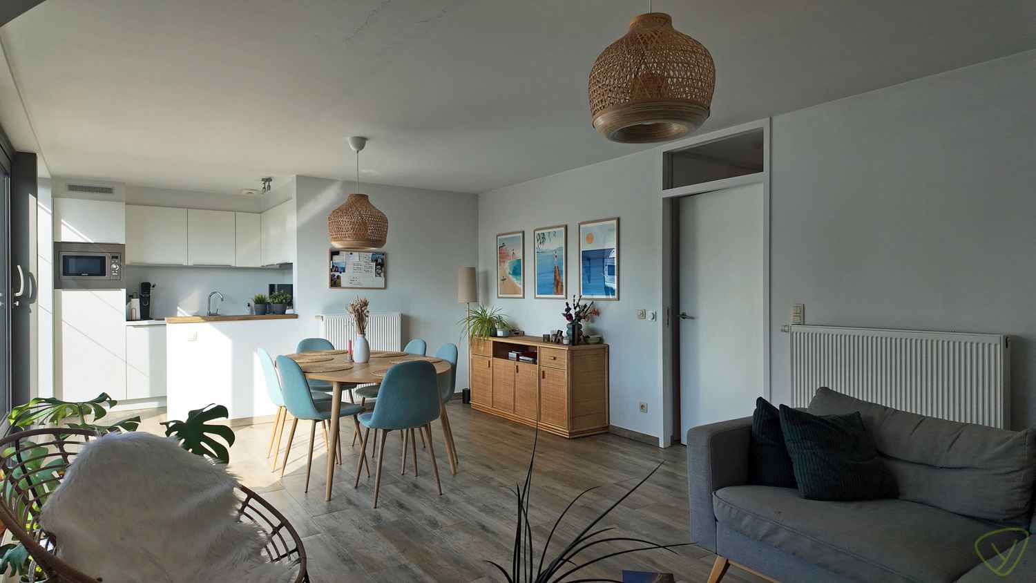 Instapklaar duplex-appartement met terras in het hart van Waarschoot! foto 2