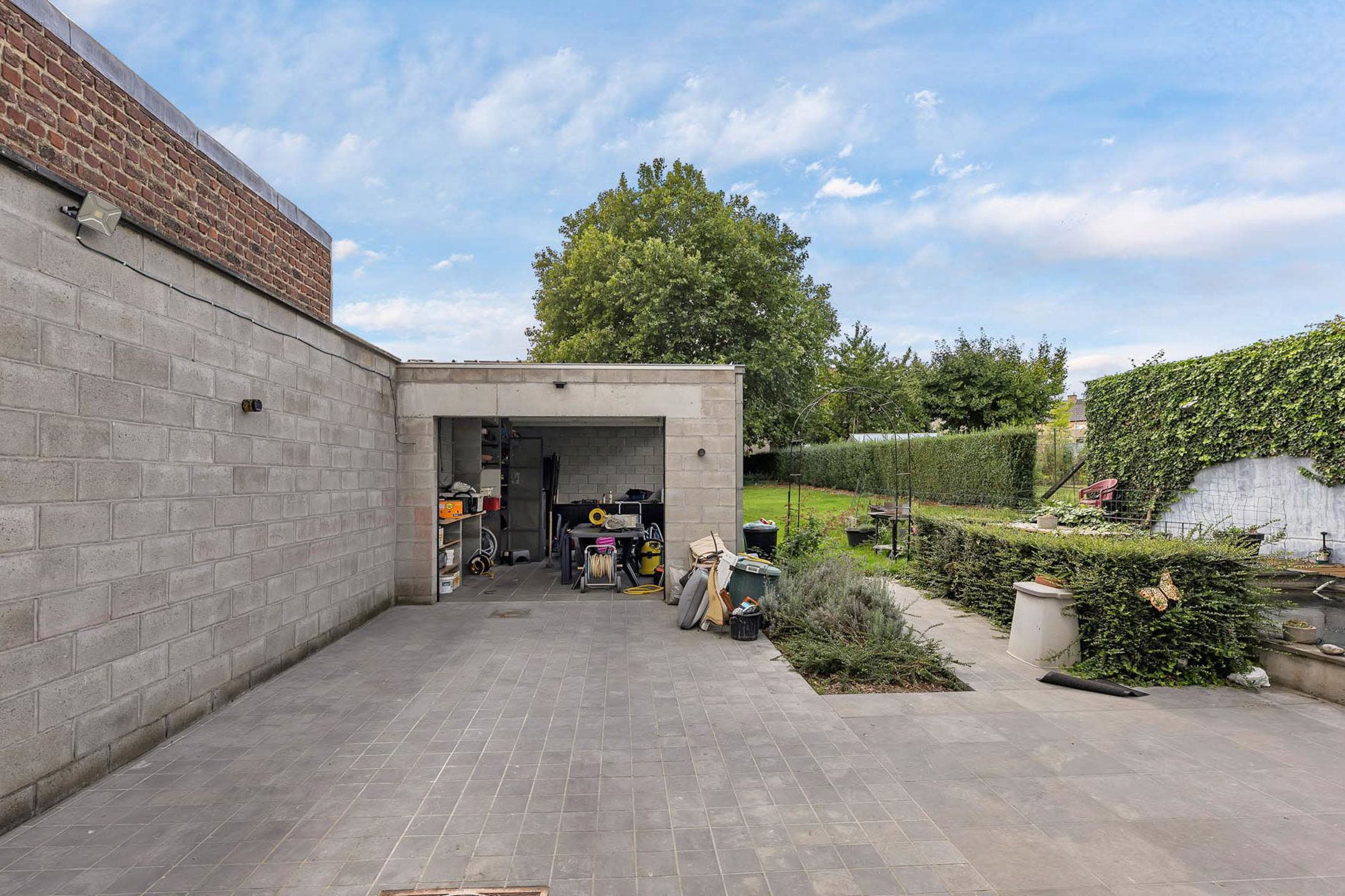 Instapklare woning met garage en tuin nabij station foto 28