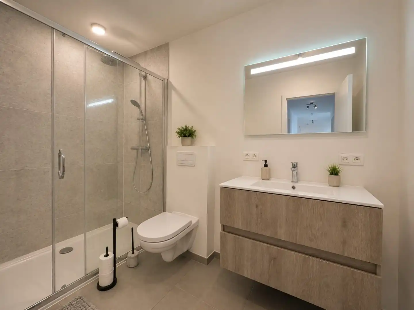 Te huur – Energiezuinig appartement met 2 slaapkamers en terras in Zelzate foto 9