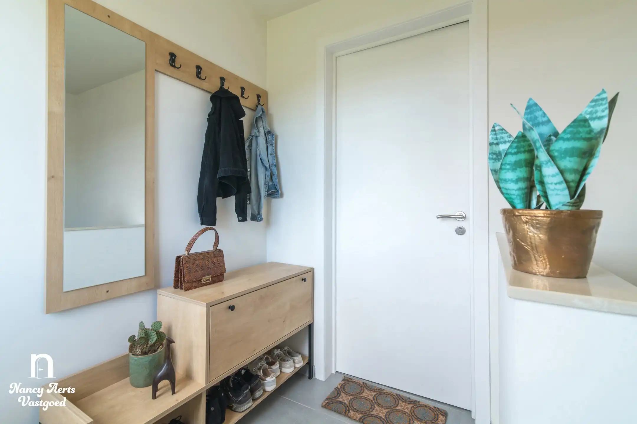 Instapklaar duplex-appartement met terras en 2 parkings foto 25