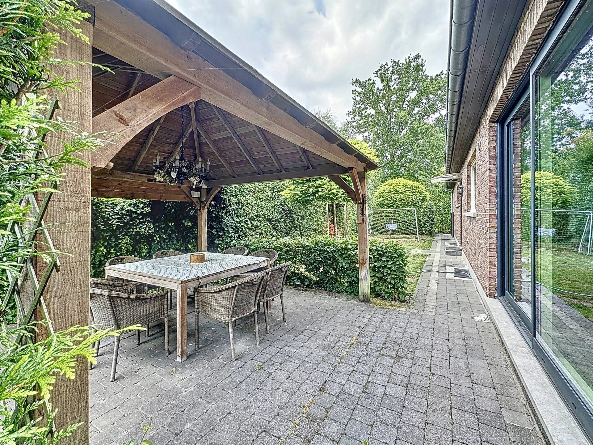 Laagbouwwoning met 3 slaapkamers nabij het centrum eventueel gemeubeld te huur foto 21