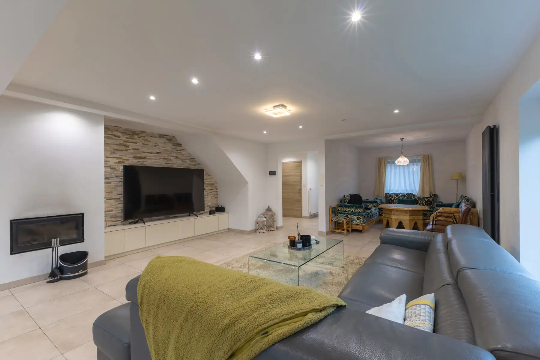 Gerenoveerde en goed onderhouden villa met 4 slaapkamers. foto 4