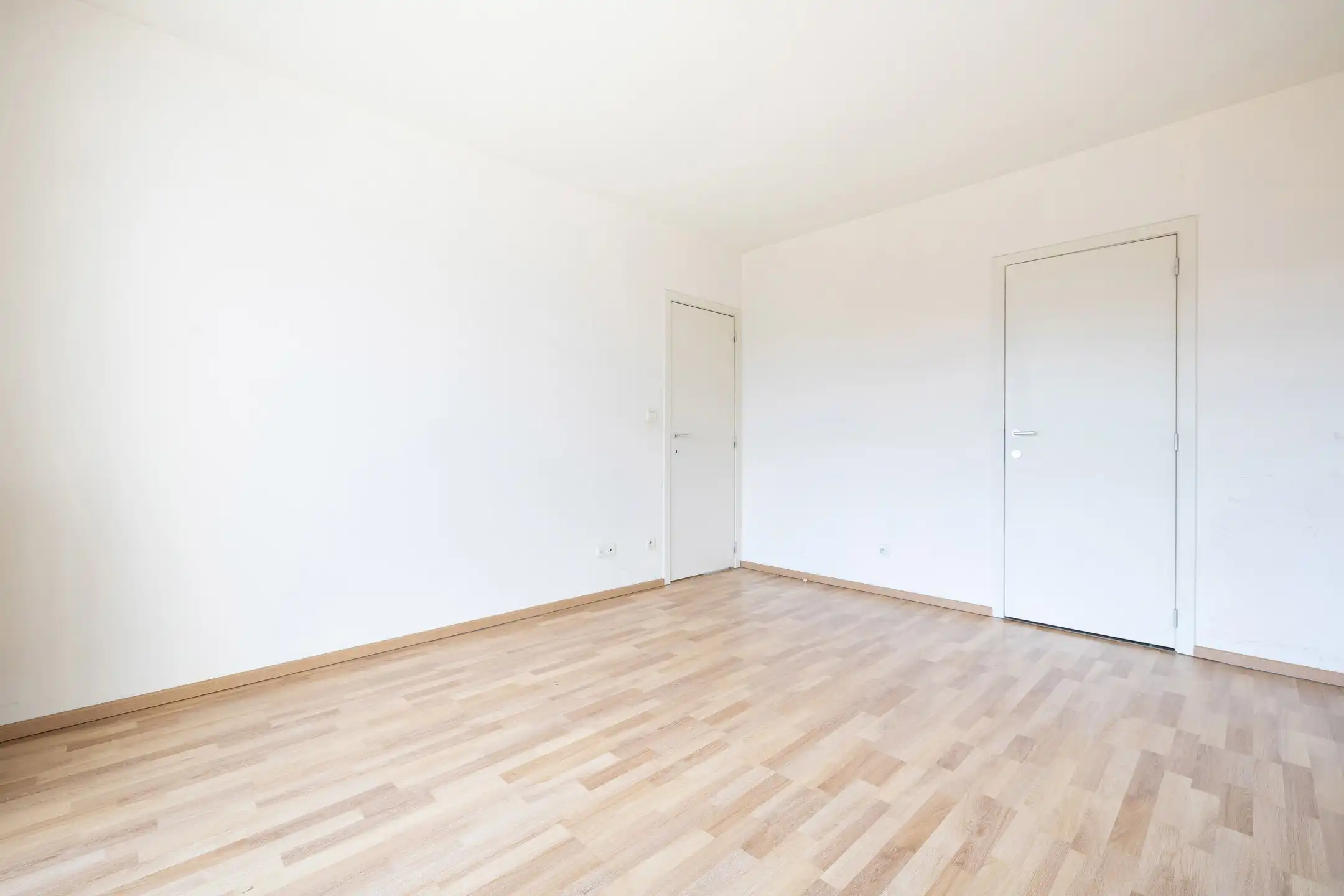 Appartement met 2 slaapkamers + kantoor met terras en P foto 11