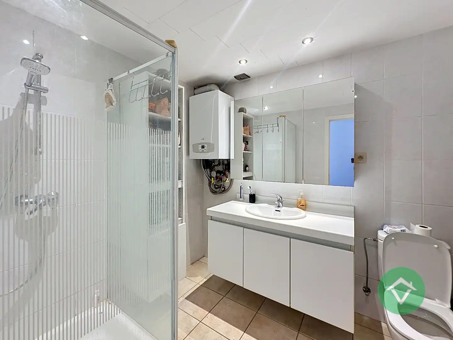Ruim duplex-appartement met 2 slaapkamers en terrassen in hartje Torhout foto 10