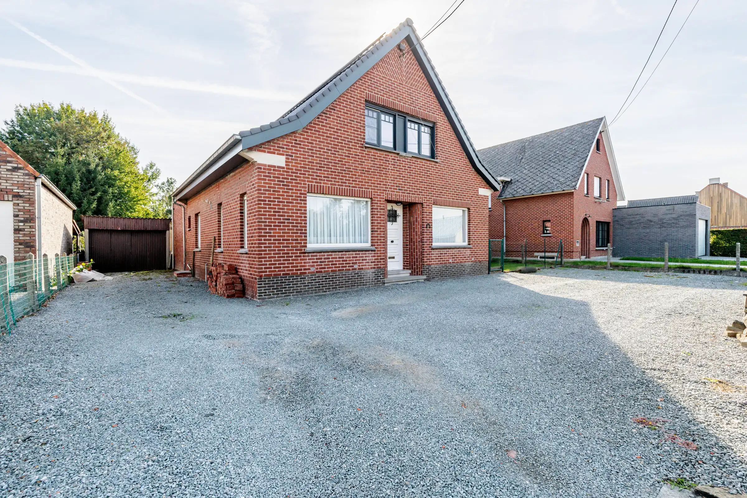 Vrijstaande woning met vernieuwd dak en veel potentieel foto 23