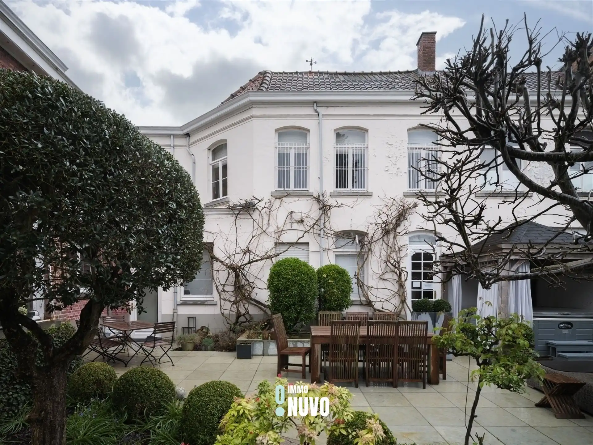 Exclusief herenhuis met handelspand op toplocatie te Aalst. foto 22