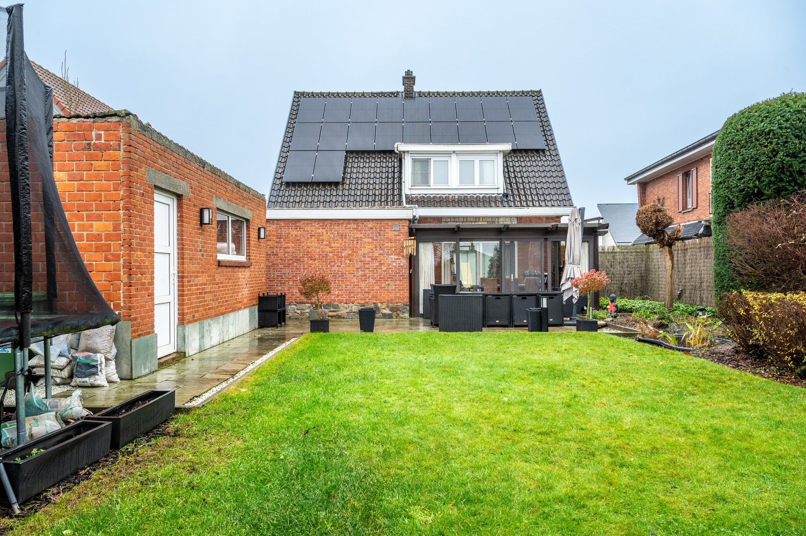 Energie efficiënte open bebouwing met grote tuin foto 4