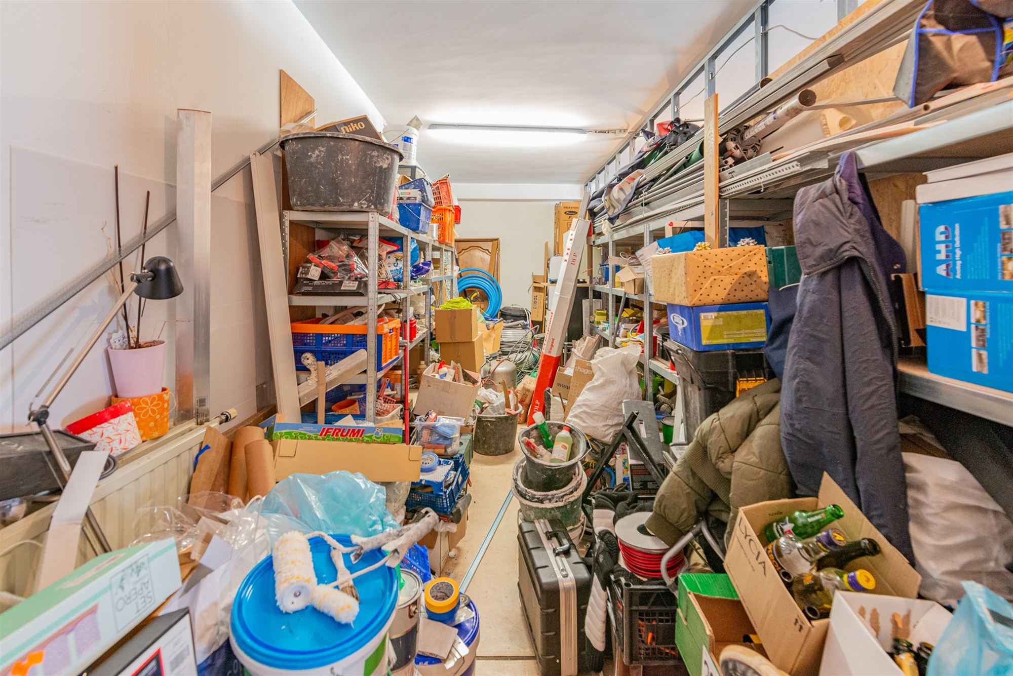 Goed gelegen handelsruimte aan de rand van het centrum foto 11