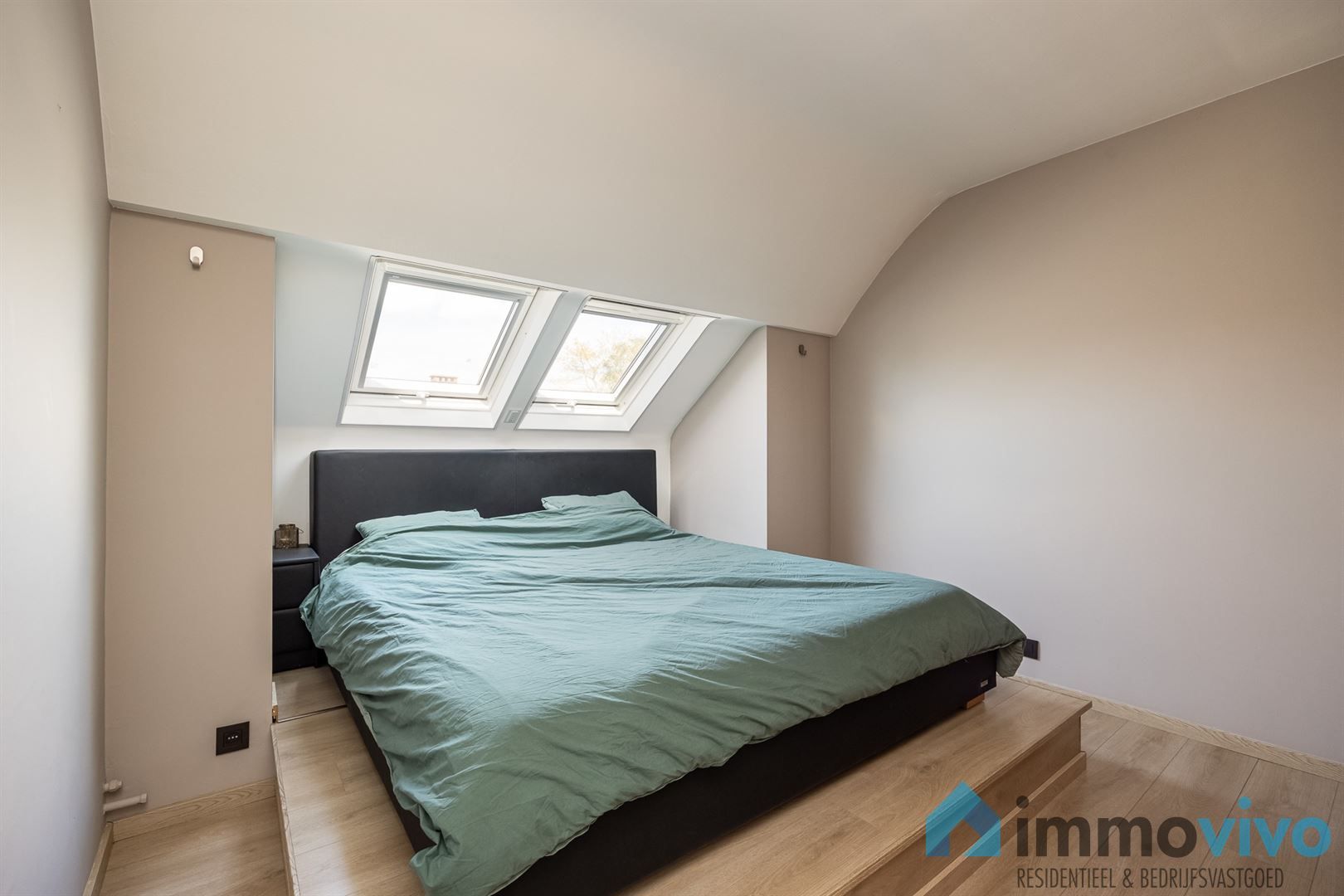 Instapklare gezinswoning met 4 slaapkamers, 2 badkamers, garage en zuidgerichte tuin op een toplocatie foto 13